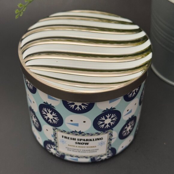 BBW Fresh Sparkling Snow Bath & Body Works 3 Wick Candle - Picture 4 of 10